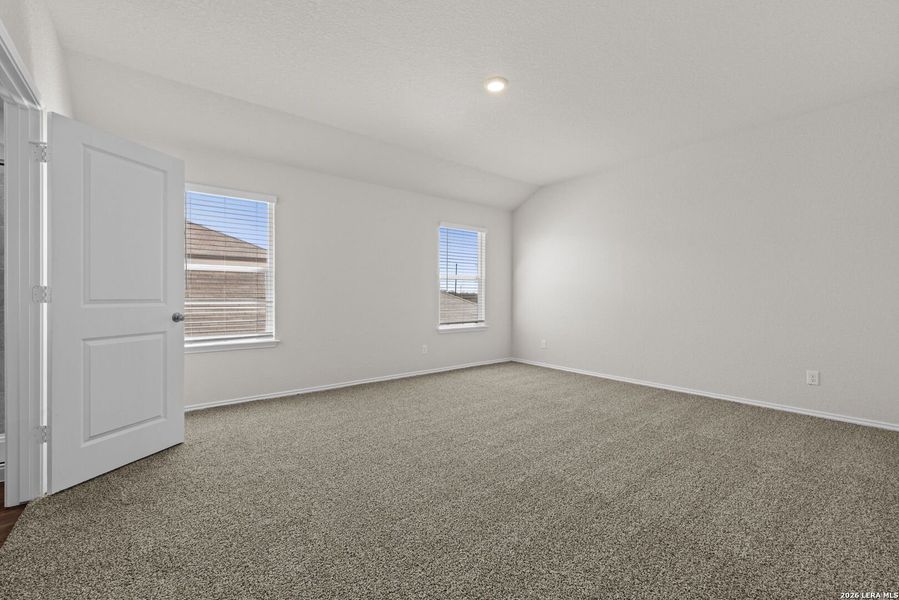 Spacious, unfurnished interior of a new home in Stonehill, San Antonio (Image 22).