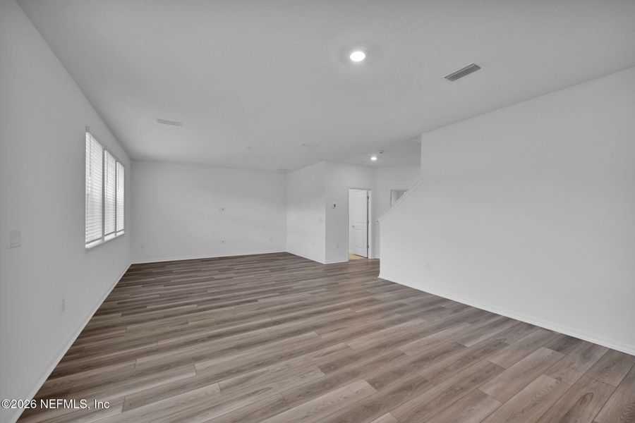 Spacious, unfurnished interior of a new home in Hyland Trail, Green Cove Springs (Image 39).