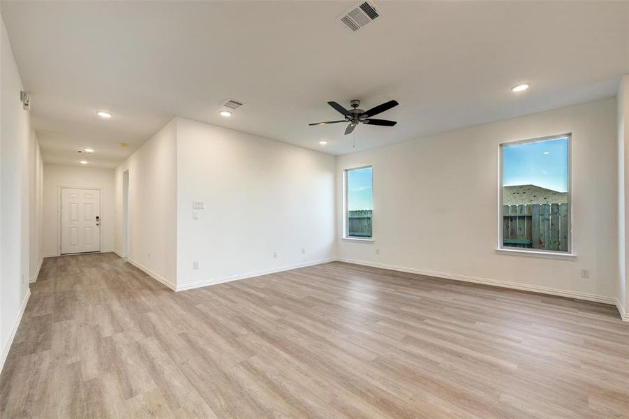 Spacious, unfurnished interior of a new home in Palmilla Springs 50s Sales Phase 2, Fort Worth (Image 19). Spacious, unfurnished interior of a new home in Palmilla Springs 50s Sales Phase 2, Fort Worth (Image 19).