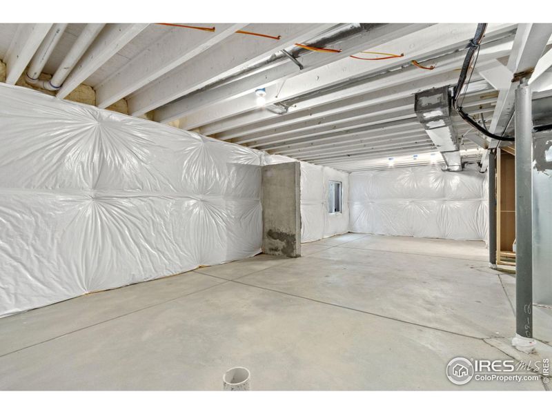 Full unfinished basement for storae or extra space