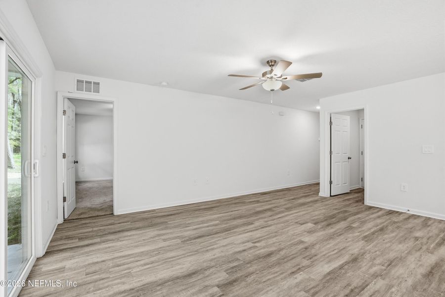 Spacious, unfurnished interior of a new home in , Jacksonville (Image 14).