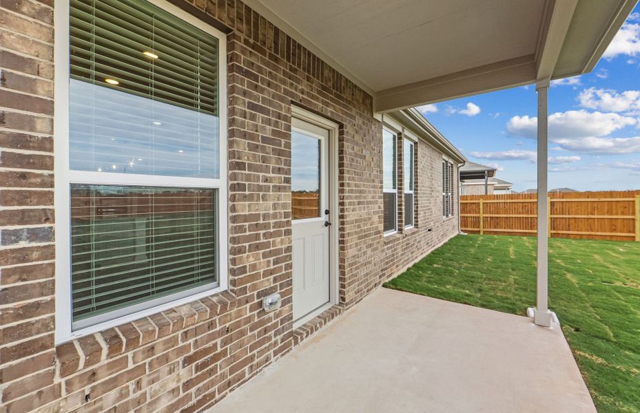 Exterior details and patio area of a home in Lagos, Manor (Image 23).