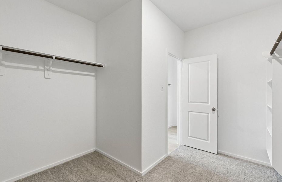 Spacious, unfurnished interior of a new home in Stokesbury, Waller (Image 23).