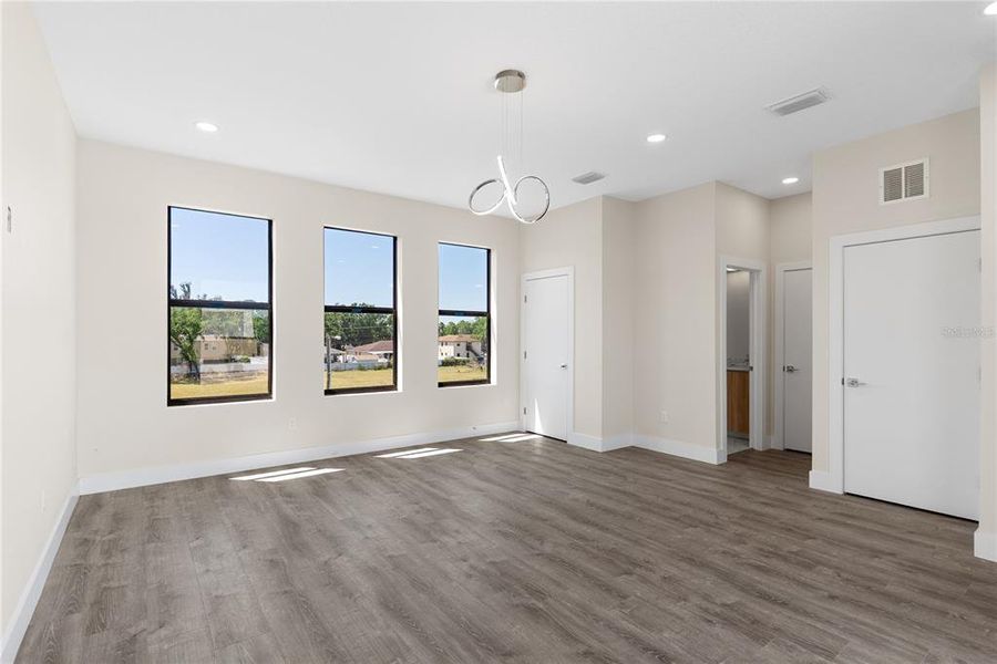 Spacious, unfurnished interior of a new home in , Tampa (Image 22).
