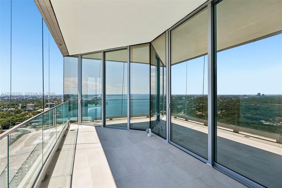 Condo located in Miami, FL showcasing its design and architecture (Image 4). Condo located in Miami, FL showcasing its design and architecture (Image 4).