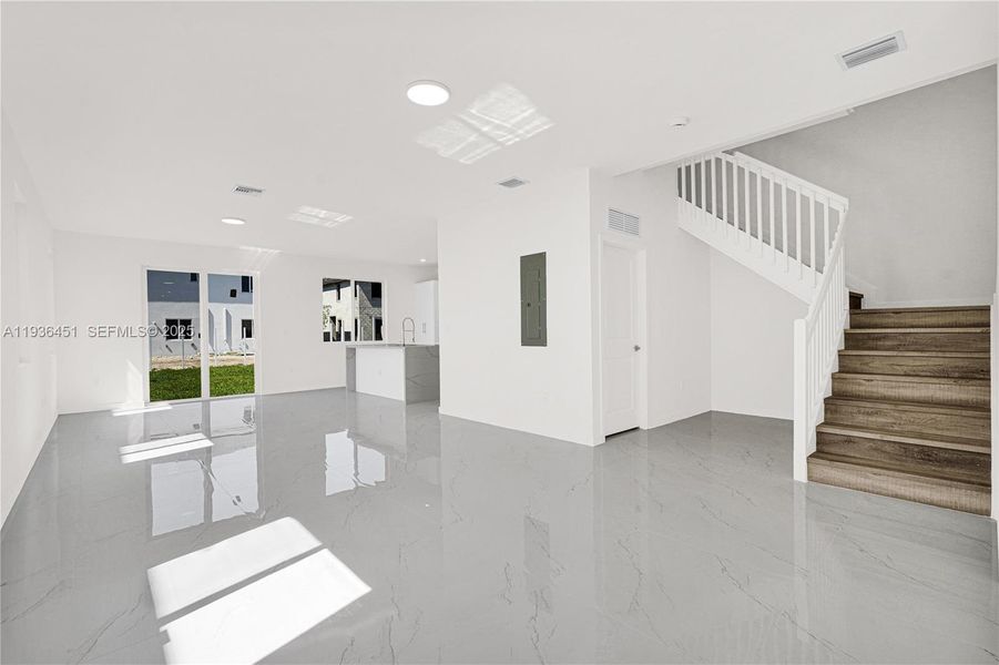 Spacious, unfurnished interior of a new home in , Miami (Image 24).