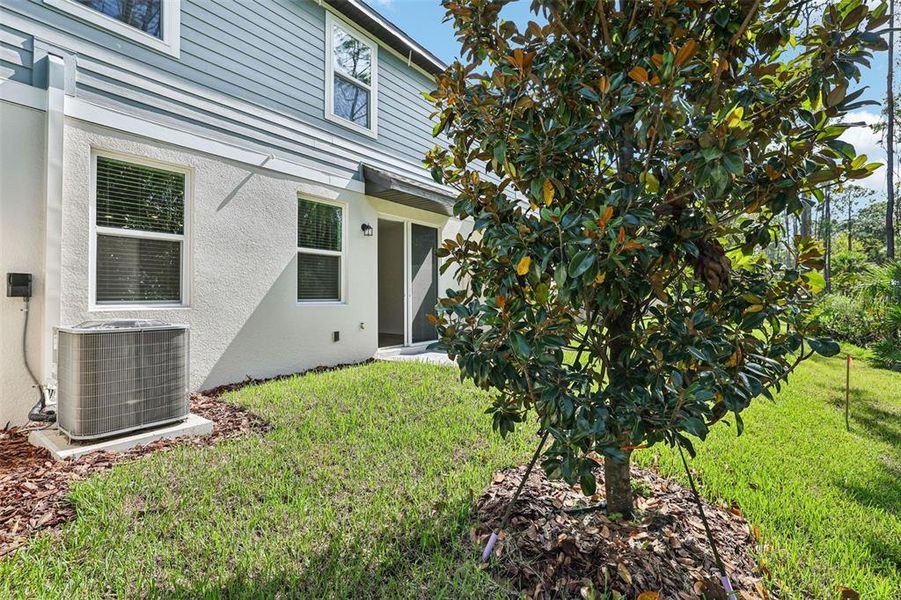 Exterior details and patio area of a home in Bradford Park, Ormond Beach (Image 4).