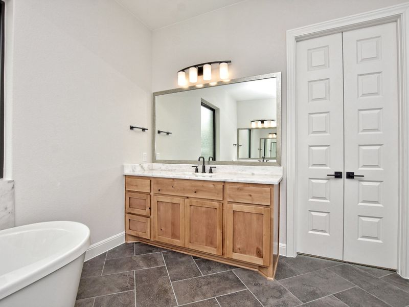 Representative furnished interior of a home built from the Santa Barbara II by Giddens Homes in Scofield Farms Estates, Georgetown (Image 79).