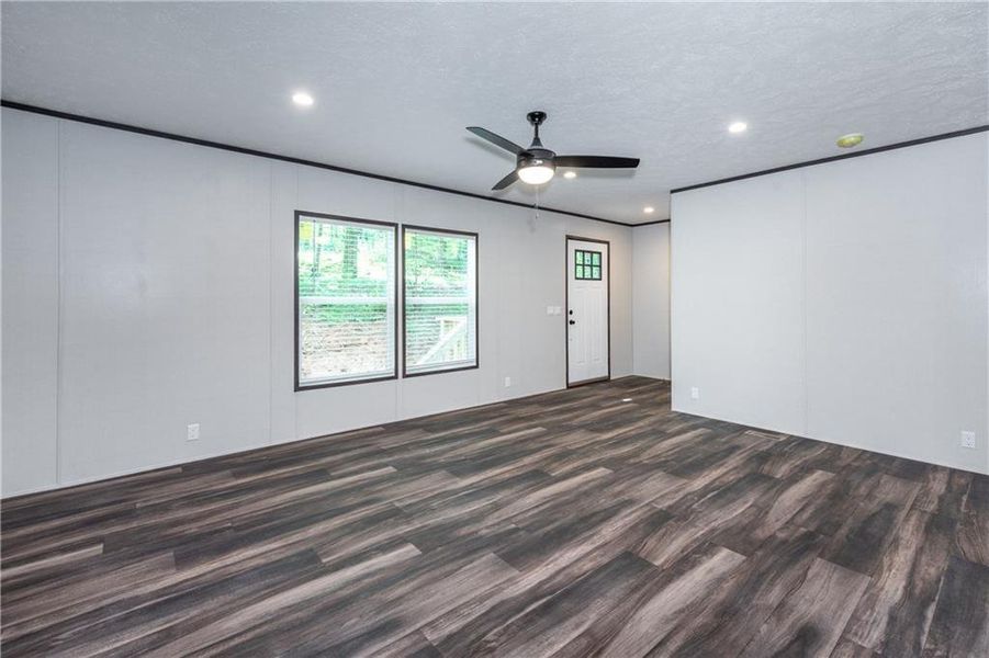 Spacious, unfurnished interior of a new home in , Jasper (Image 33).