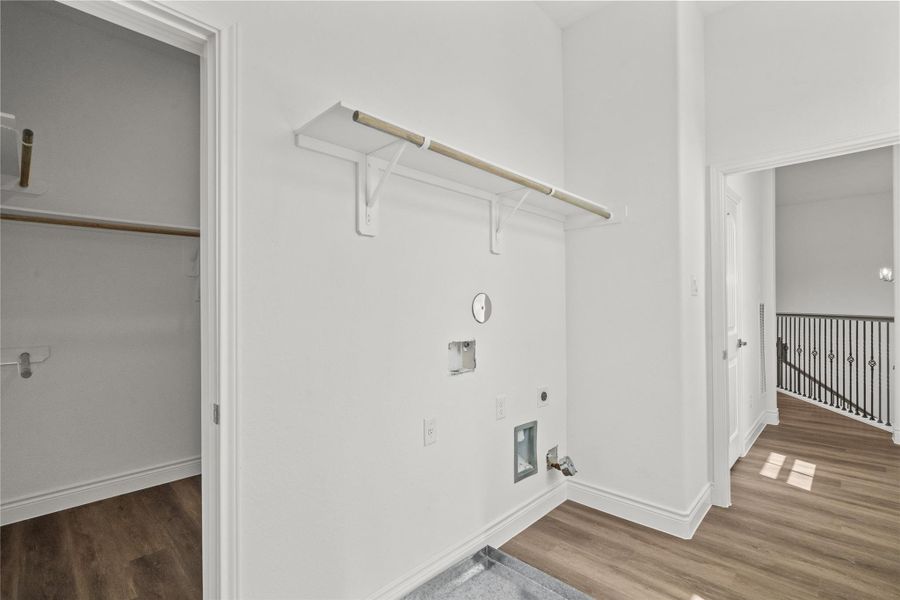 Spacious, unfurnished interior of a new home in , Texas City (Image 24).