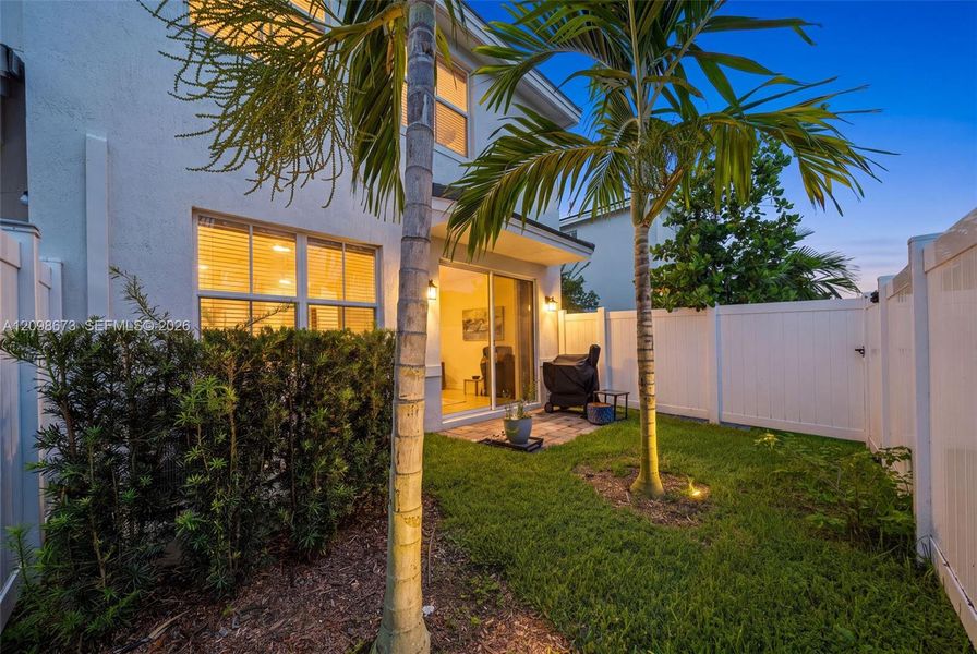 Exterior details and patio area of a home in , Pembroke Pines (Image 23).