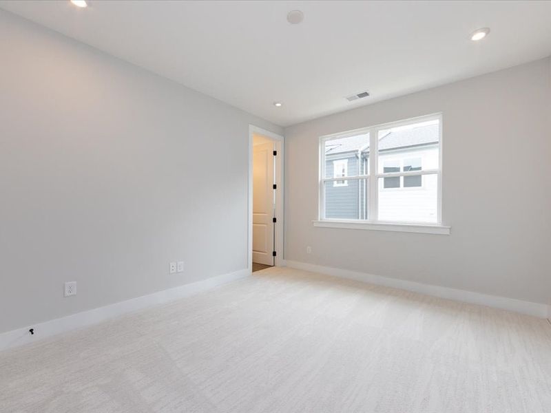 Spacious, unfurnished interior of a new home in Context at Oakhurst, Charlotte (Image 25). Spacious, unfurnished interior of a new home in Context at Oakhurst, Charlotte (Image 25).