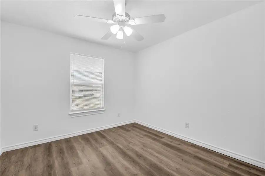 Spacious, unfurnished interior of a new home in , Riesel (Image 12).