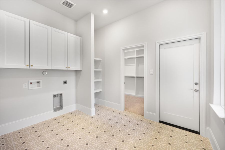 Furnished interior view inside a new home in Bentwater, Montgomery (Image 15). Furnished interior view inside a new home in Bentwater, Montgomery (Image 15).