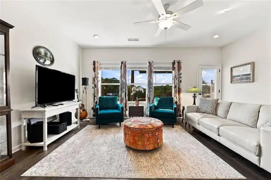 Furnished interior view inside a new home in , Jasper (Image 45).