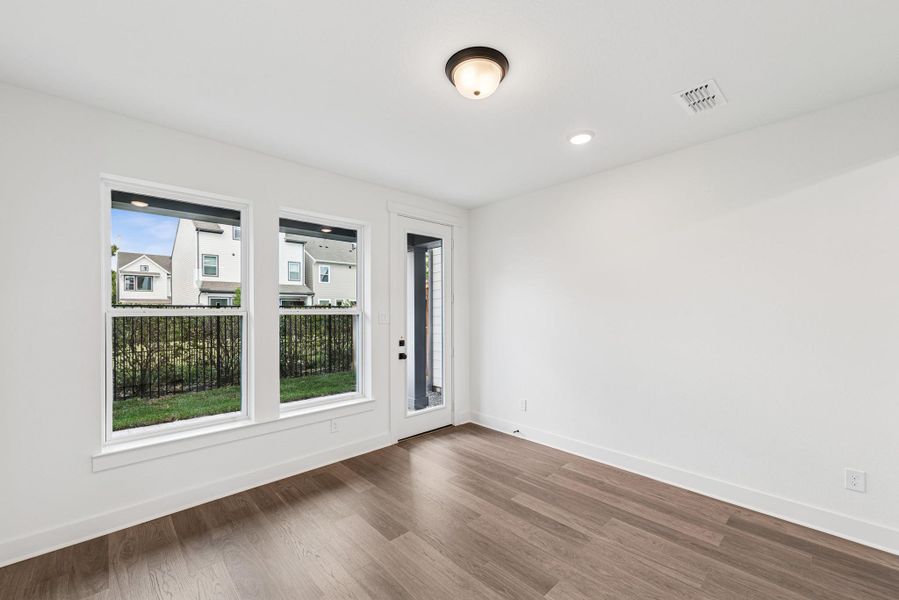 Spacious, unfurnished interior of a new home in Retreat at Oak Park, Houston (Image 25).