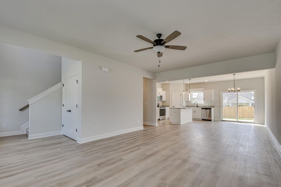 Spacious, unfurnished interior of a new home in , Edgefield (Image 6).