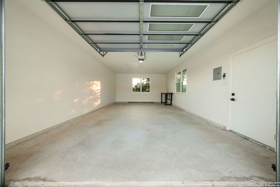 Spacious, unfurnished interior of a new home in , Castroville (Image 33).
