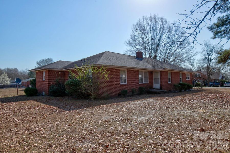 Exterior details and patio area of a home in , Pageland (Image 20).