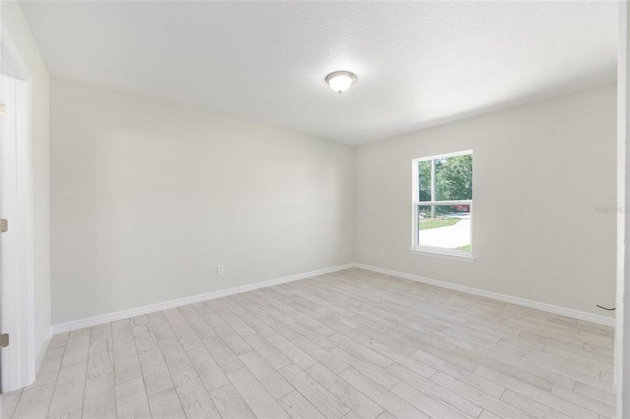 Spacious, unfurnished interior of a new home in , Ocala (Image 31).