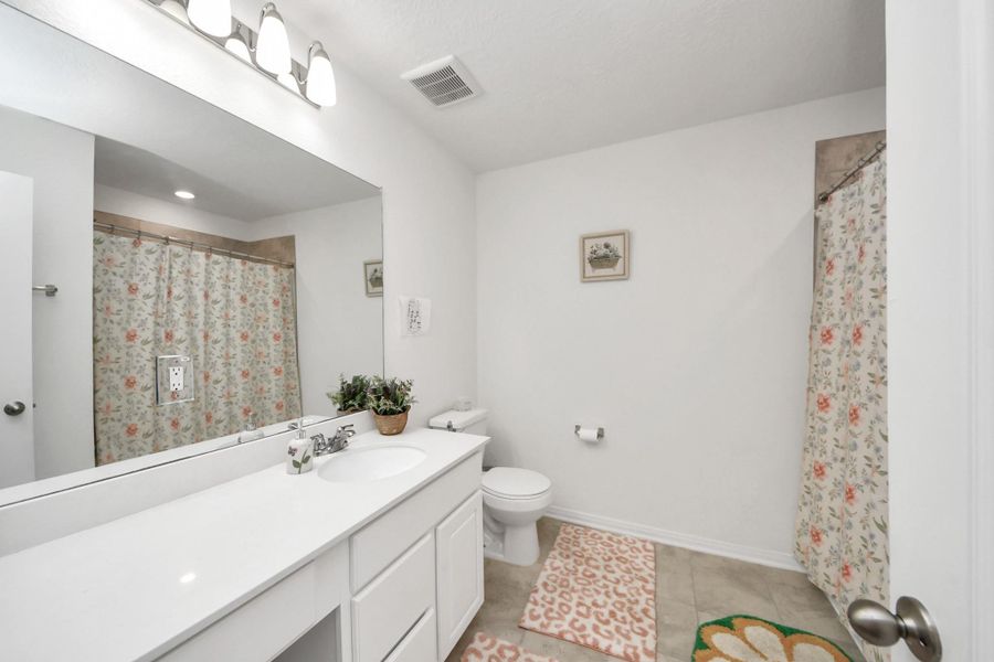 Furnished interior view inside a new home in Olympia Falls, Fresno (Image 15).