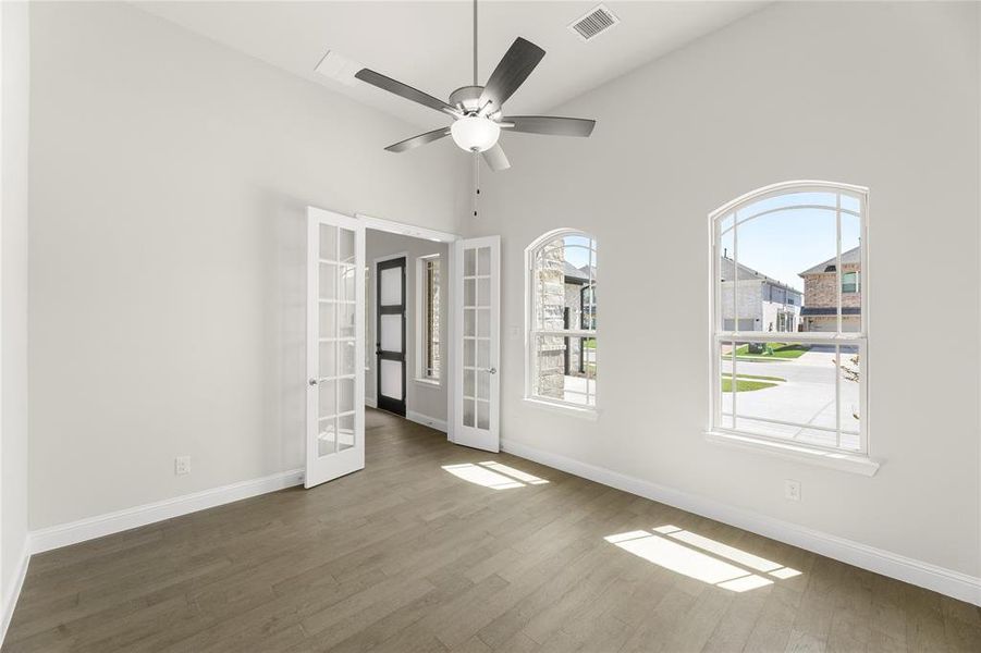 Spacious, unfurnished interior of a new home in Lake Shore Village, Rowlett (Image 16).