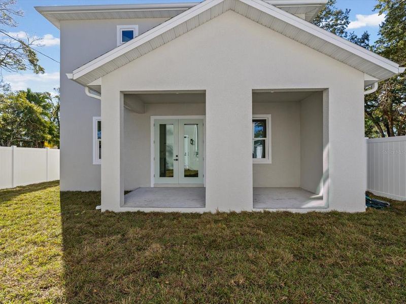 Exterior details and patio area of a home in , St. Petersburg (Image 4).