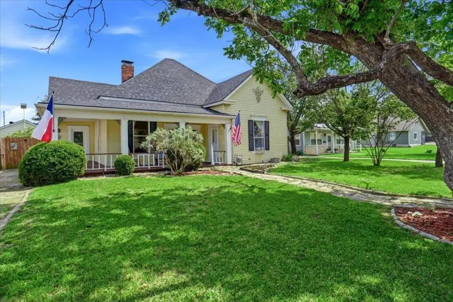 Exterior details and patio area of a home in , Itasca (Image 20).