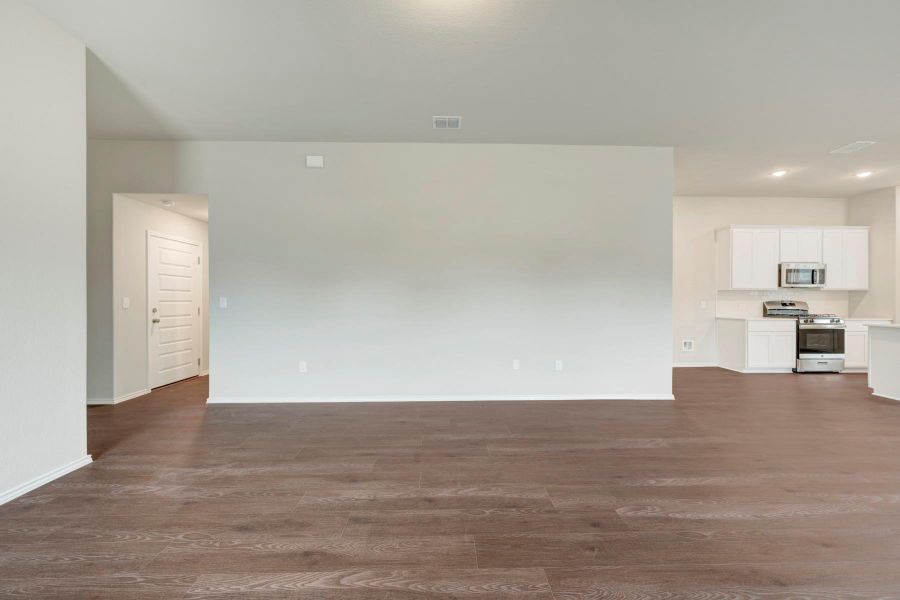Spacious, unfurnished interior of a new home in Cascades at Onion Creek, Austin (Image 11).