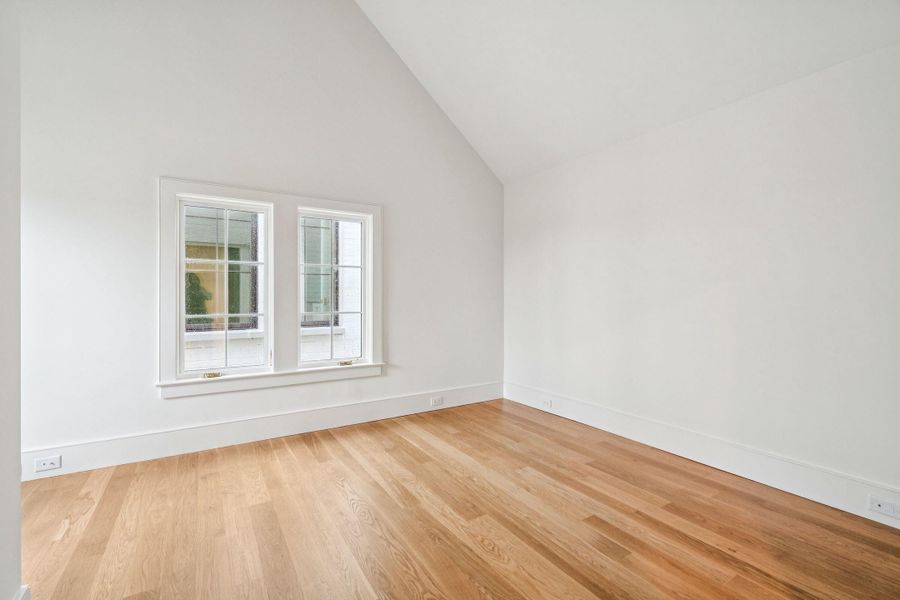 Spacious, unfurnished interior of a new home in , Charleston (Image 49).