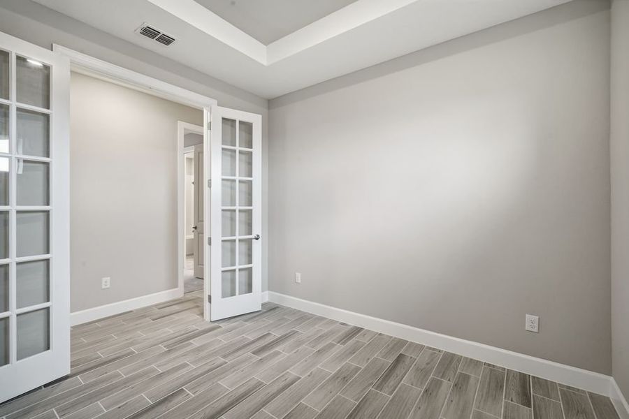 Spacious, unfurnished interior of a new home in Esplanade at Wiregrass Ranch, Wesley Chapel (Image 17).