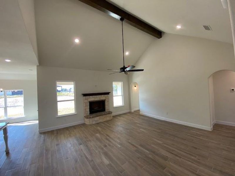 Spacious, unfurnished interior of a new home in , Azle (Image 12).