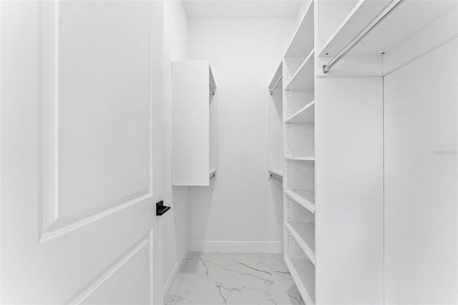 Spacious, unfurnished interior of a new home in , Orlando (Image 28).