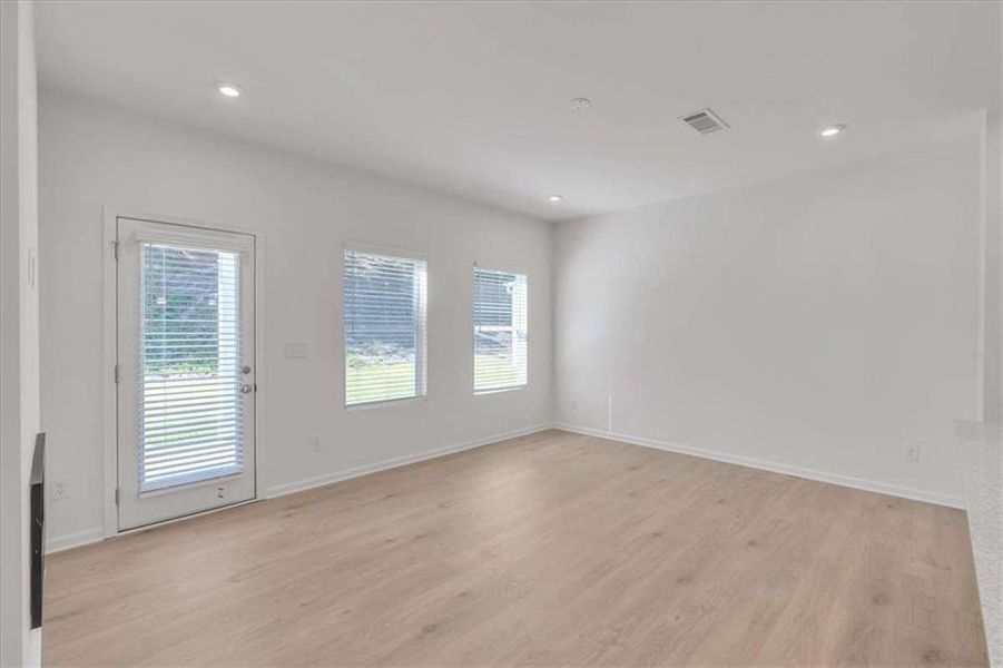Spacious, unfurnished interior of a new home in The View at Groover's Lake, Lithia Springs (Image 18).