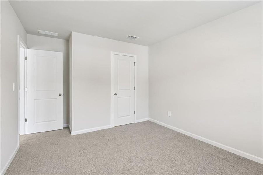 Spacious, unfurnished interior of a new home in Ivey Township, Dallas (Image 29).