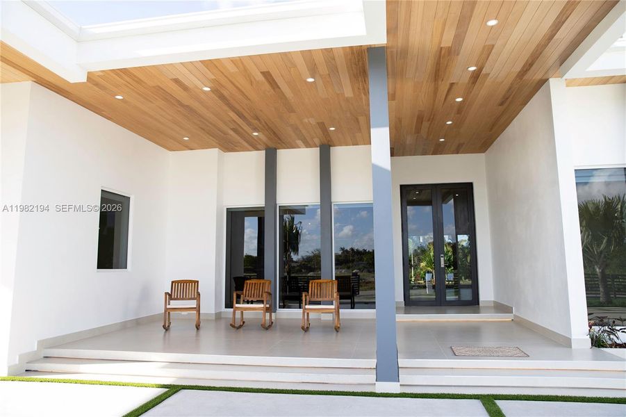 Exterior details and patio area of a home in , Miami (Image 4).