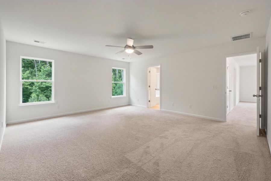 Spacious, unfurnished interior of a new home in Oakley Pointe, Moncks Corner (Image 34).