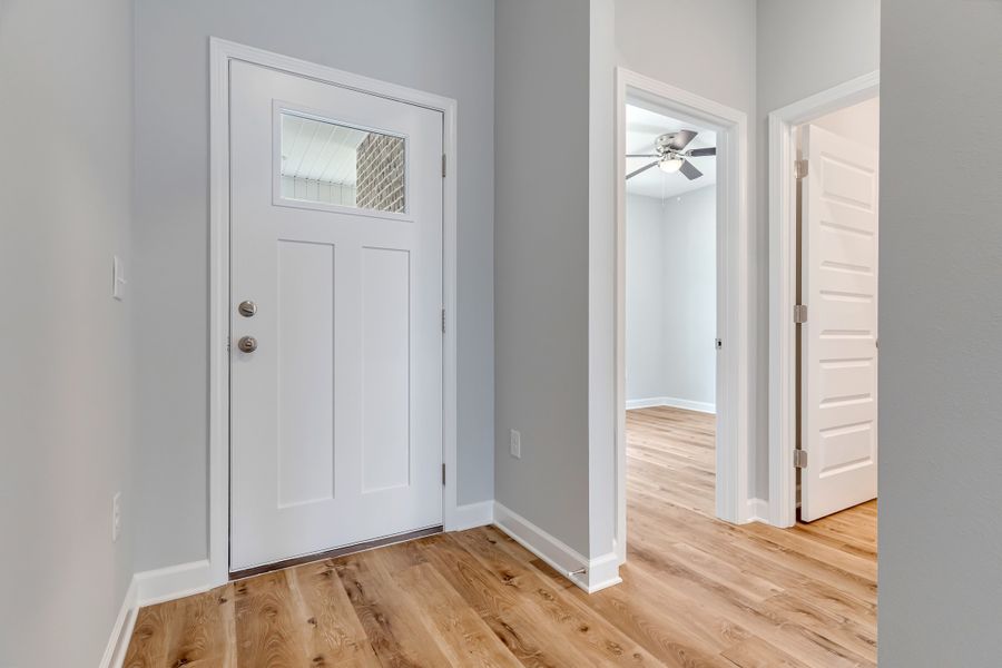 Spacious, unfurnished interior of a new home in Oak Hollow, Crestview (Image 20).
