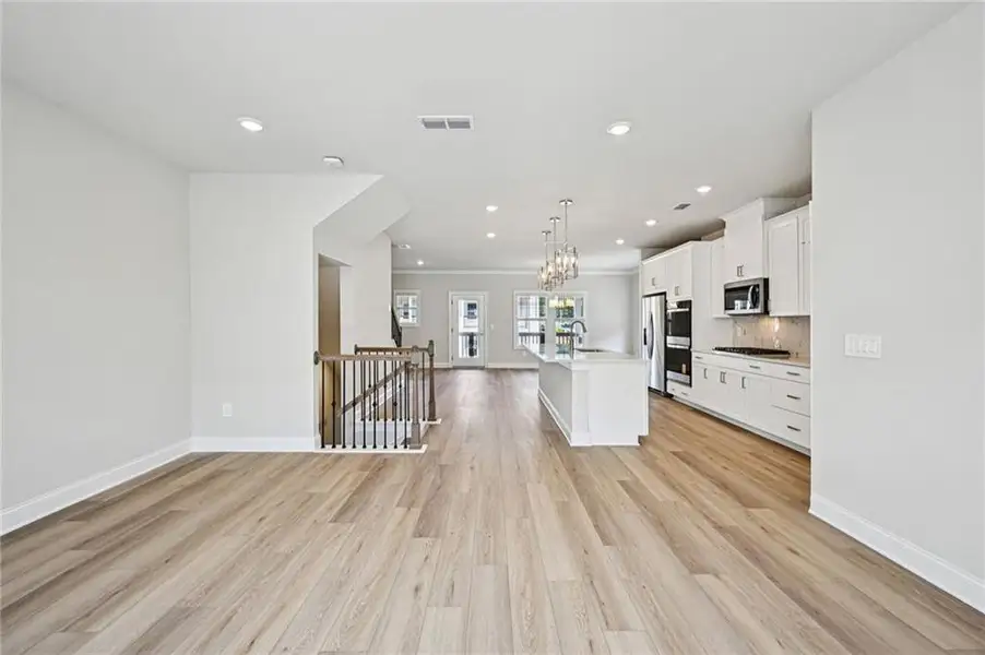 Spacious, unfurnished interior of a new home in , Lawrenceville (Image 25).