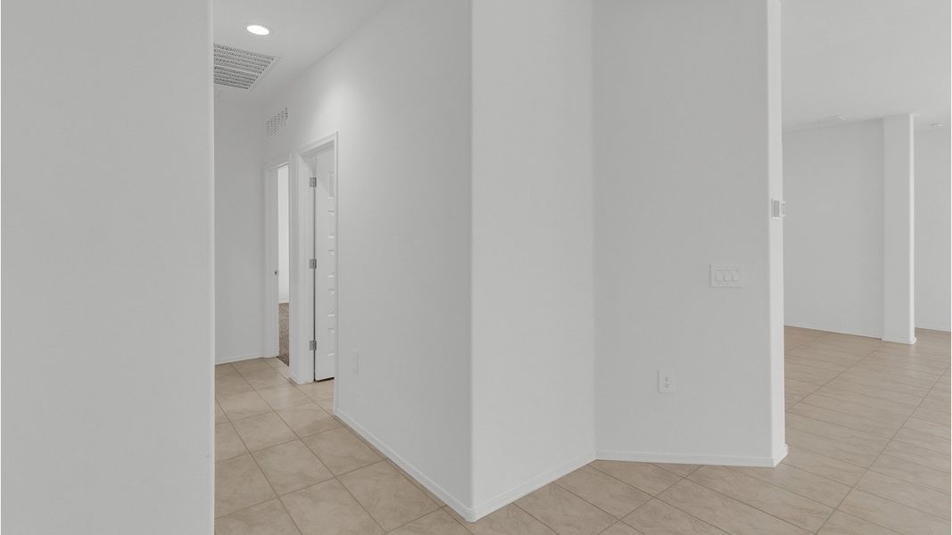 Spacious, unfurnished interior of a new home in Sycamore Vista, Vail (Image 27).