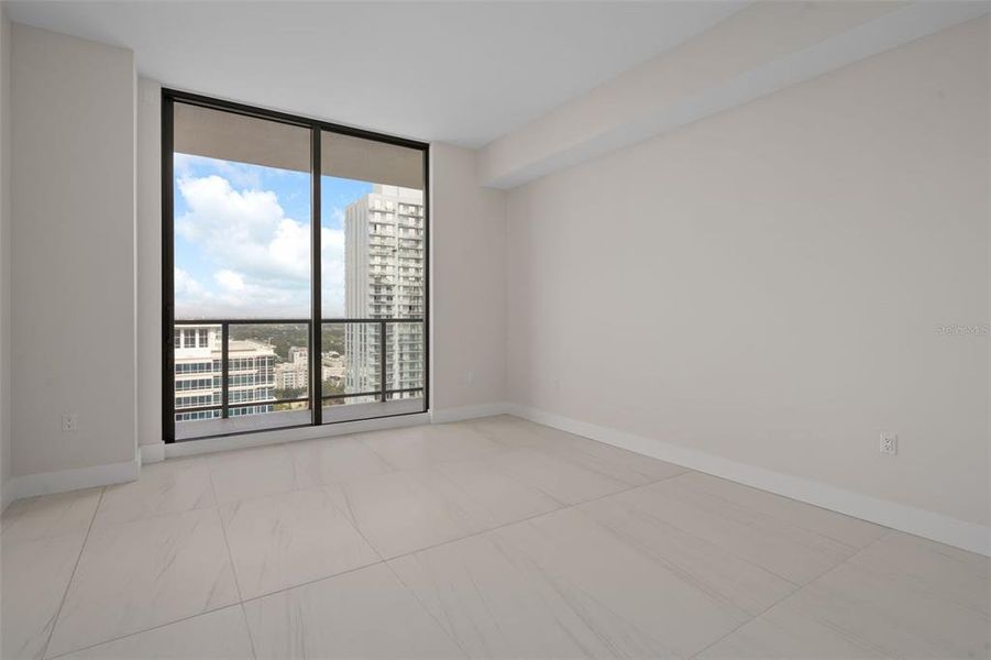 Spacious, unfurnished interior of a new home in , St. Petersburg (Image 19).