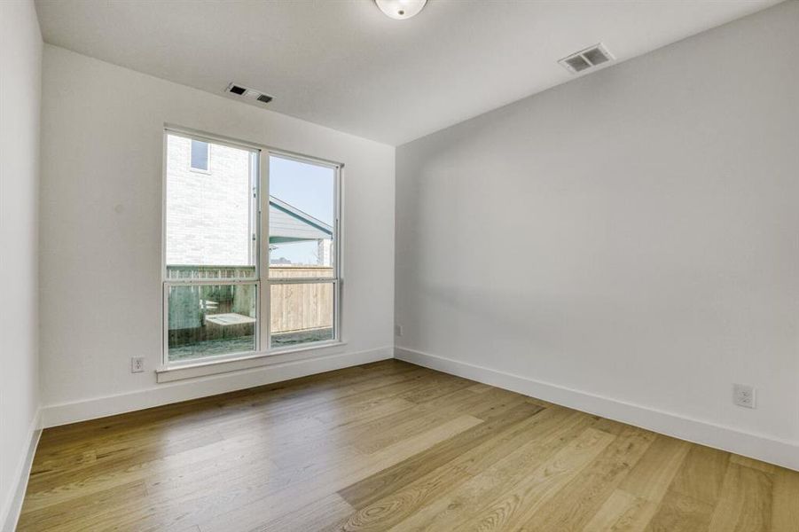 Spacious, unfurnished interior of a new home in Ten Mile Creek, Celina (Image 14).