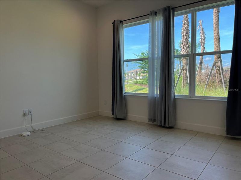 Spacious, unfurnished interior of a new home in , Wesley Chapel (Image 6).