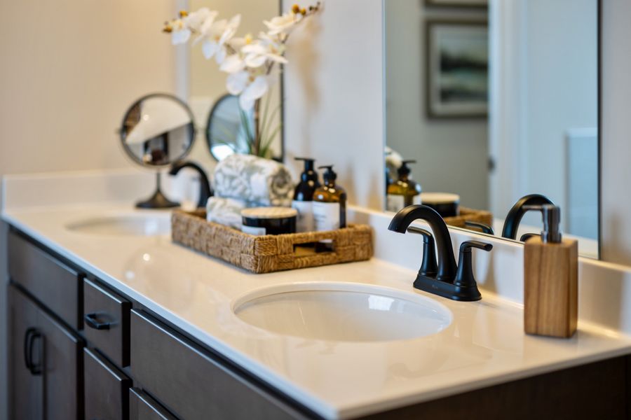 Close-up of interior finishes inside a home in Appalachia Park, Cleveland (Image 21).