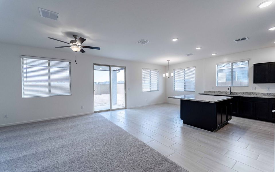 Spacious, unfurnished interior of a new home in Rancho Mirage, Maricopa (Image 12).
