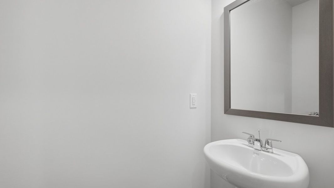Representative interior finishes for a home built from the Belfort by D.R. Horton in Hamptons at Riverwood North, Dallas (Image 21).