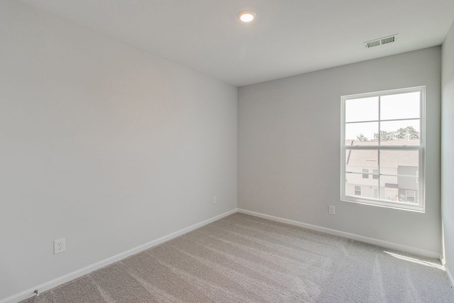 Spacious, unfurnished interior of a new home in Astoria, Columbia (Image 25).