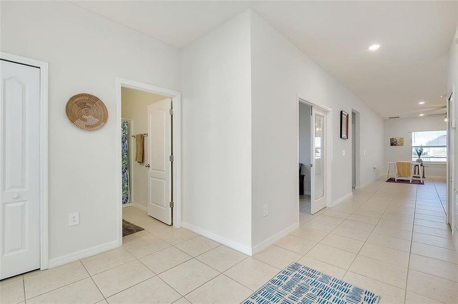 Spacious, unfurnished interior of a new home in , Bradenton (Image 42).
