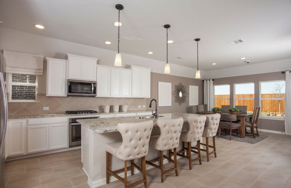 Spacious Eat-In Kitchen Island