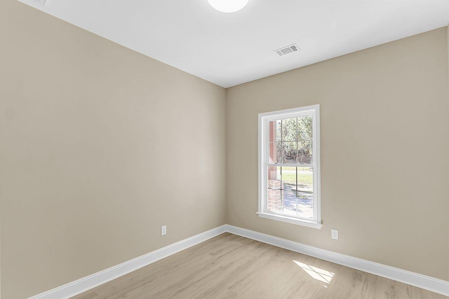 Spacious, unfurnished interior of a new home in , Round O (Image 32).